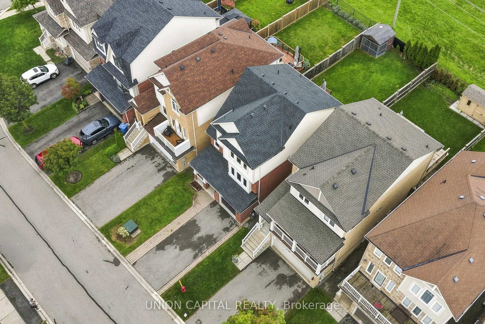 26 Cliff Gunn Road • Newmarket, ON photo 5