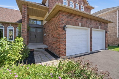 133 King Street • East Gwillimbury, ON photo 2