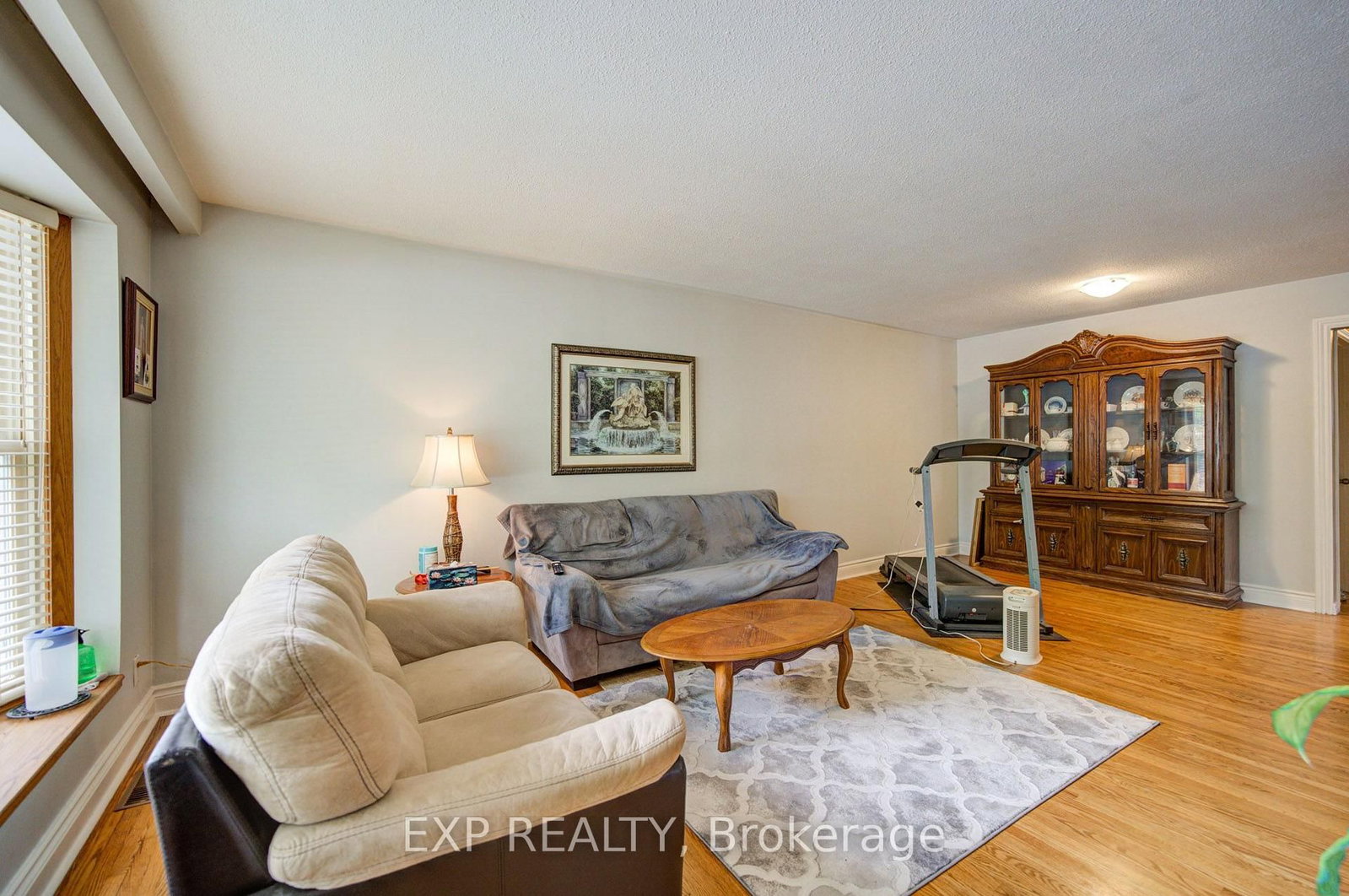 608 Rupert Avenue • Whitchurch-Stouffville, ON photo 4