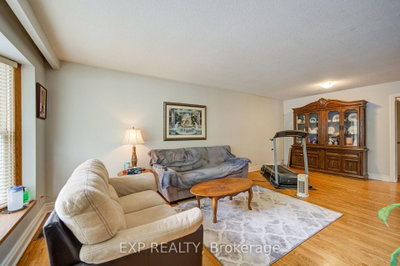 608 Rupert Avenue • Whitchurch-Stouffville, ON photo 4
