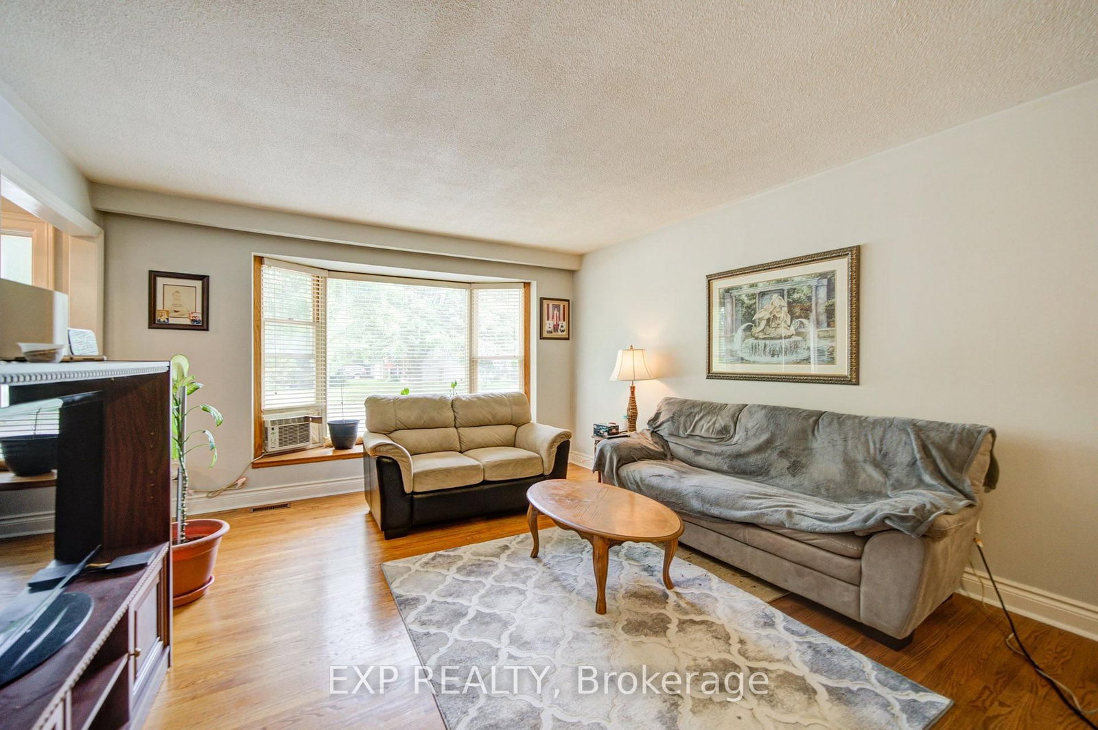 608 Rupert Avenue • Whitchurch-Stouffville, ON photo 5