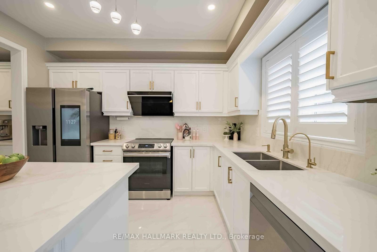 411 Hoover Park Drive • Whitchurch-Stouffville, ON photo 13