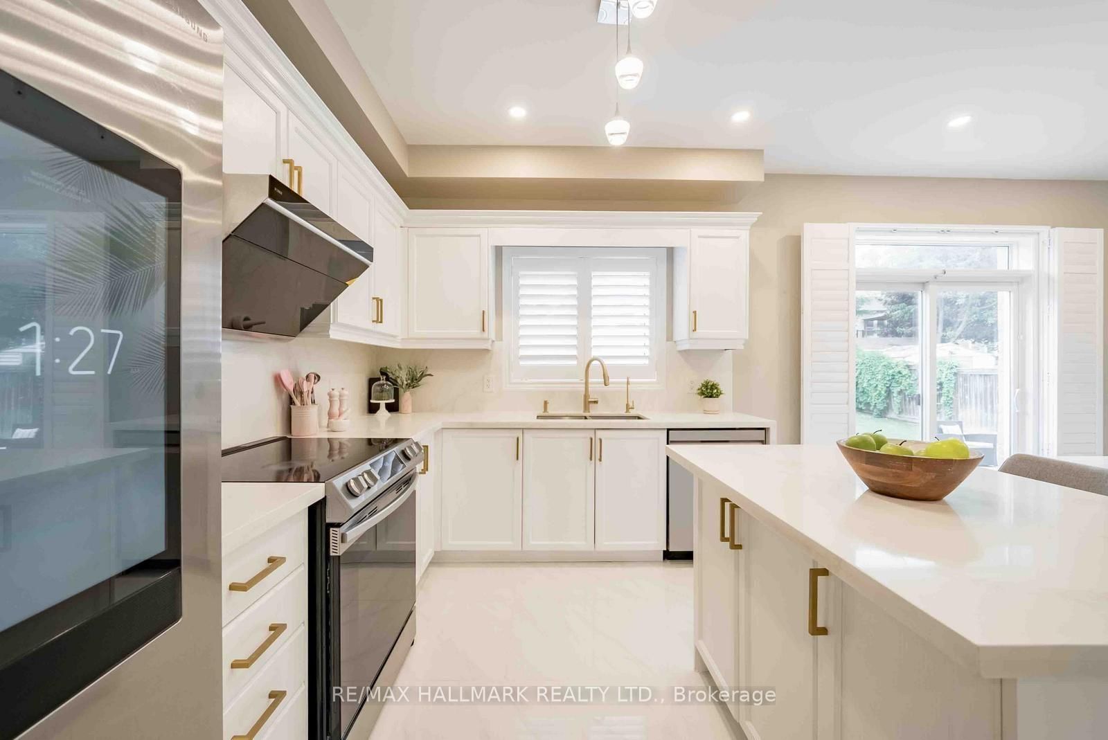 411 Hoover Park Drive • Whitchurch-Stouffville, ON photo 14