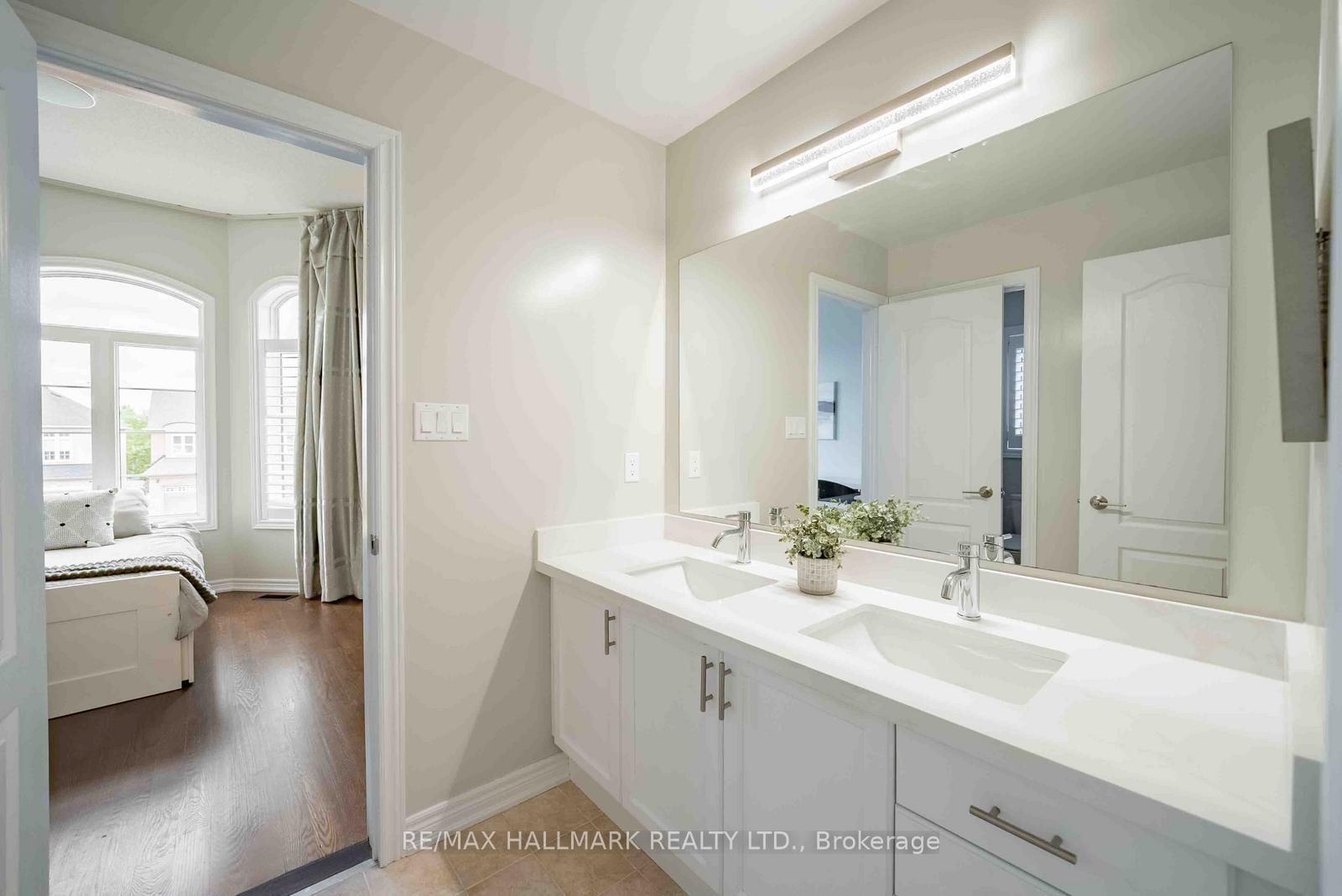 411 Hoover Park Drive • Whitchurch-Stouffville, ON photo 28