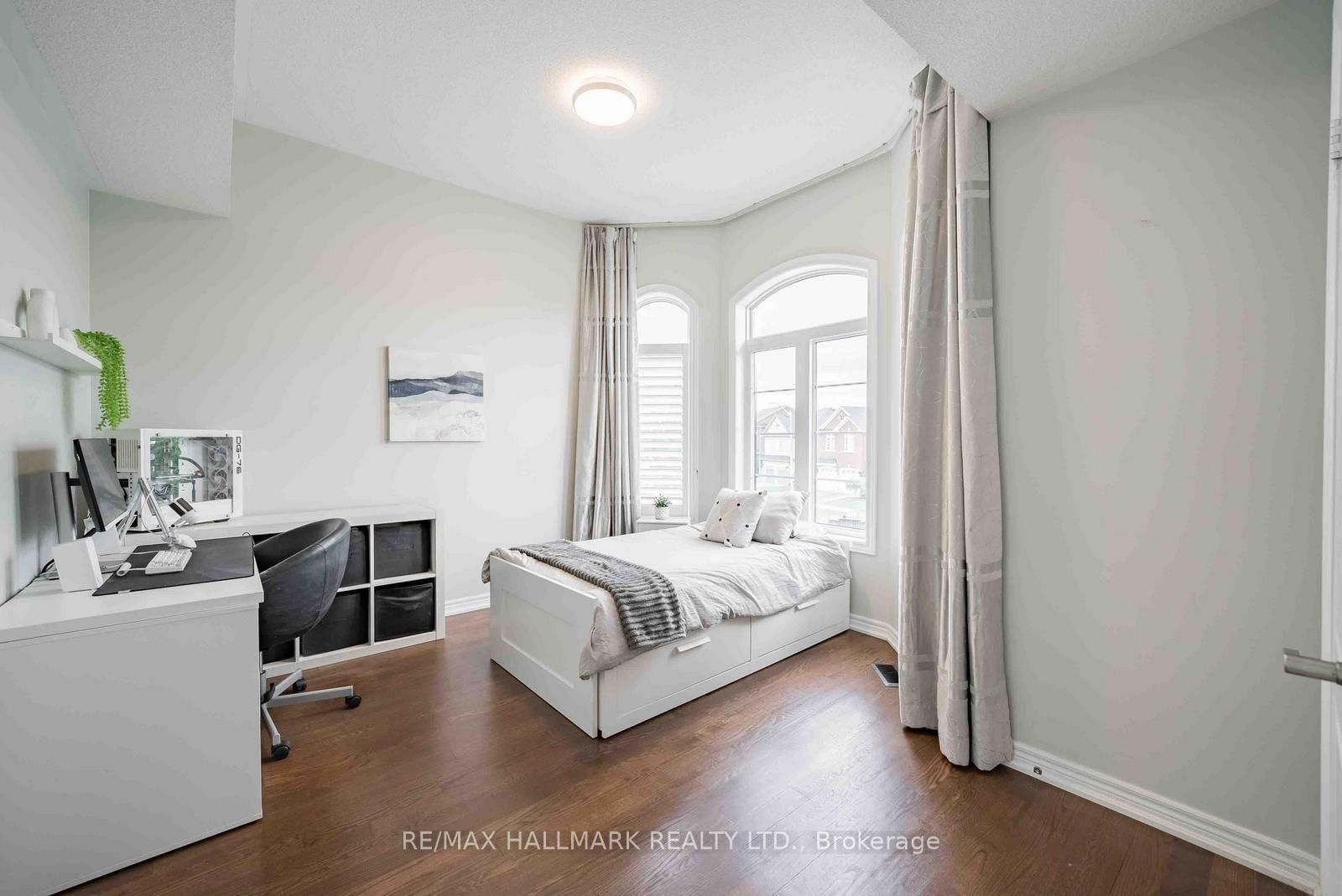 411 Hoover Park Drive • Whitchurch-Stouffville, ON photo 30