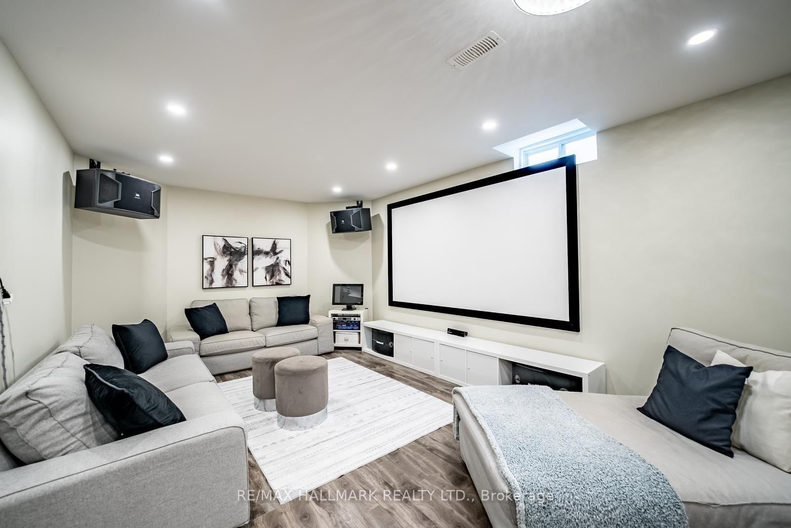 411 Hoover Park Drive • Whitchurch-Stouffville, ON photo 35