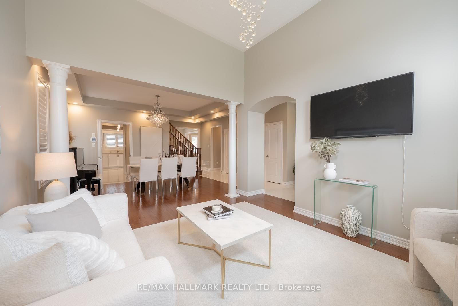 411 Hoover Park Drive • Whitchurch-Stouffville, ON photo 5