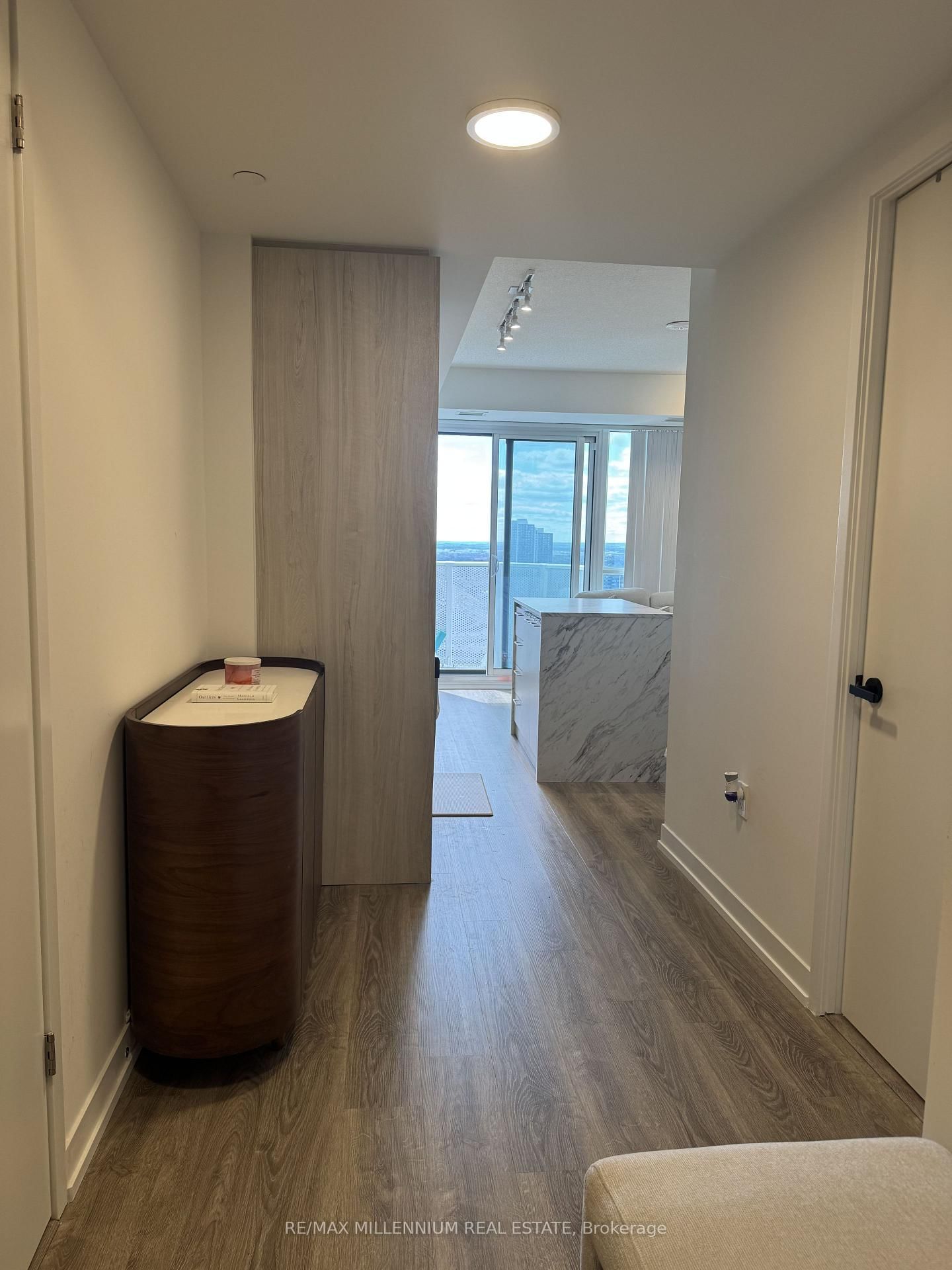3011-195 Commerce St, Vaughan, view 4