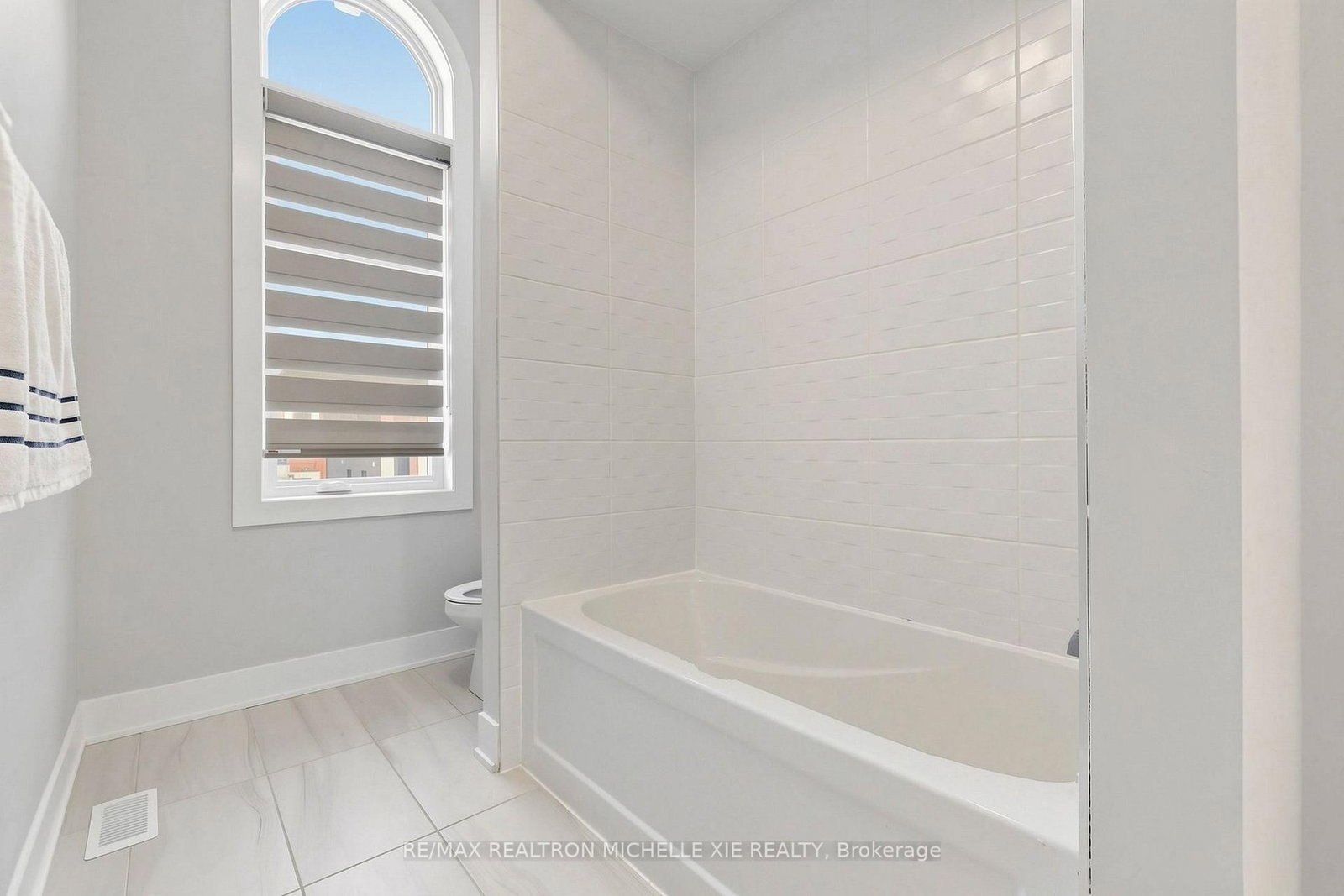 9 Nanhai Avenue • Markham, ON photo 33