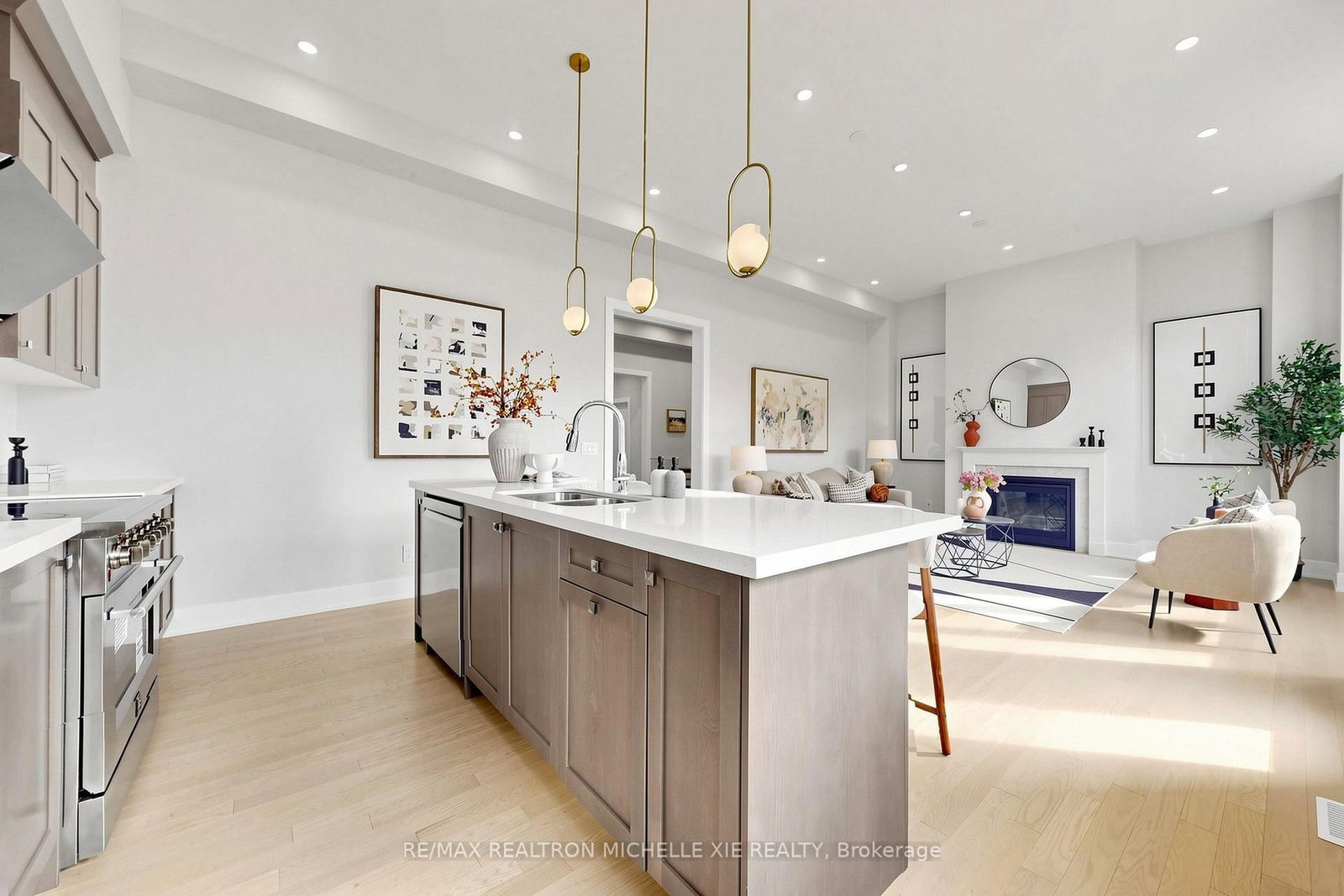 9 Nanhai Avenue • Markham, ON photo 5