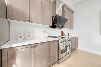 9 Nanhai Avenue • Markham, ON photo 6
