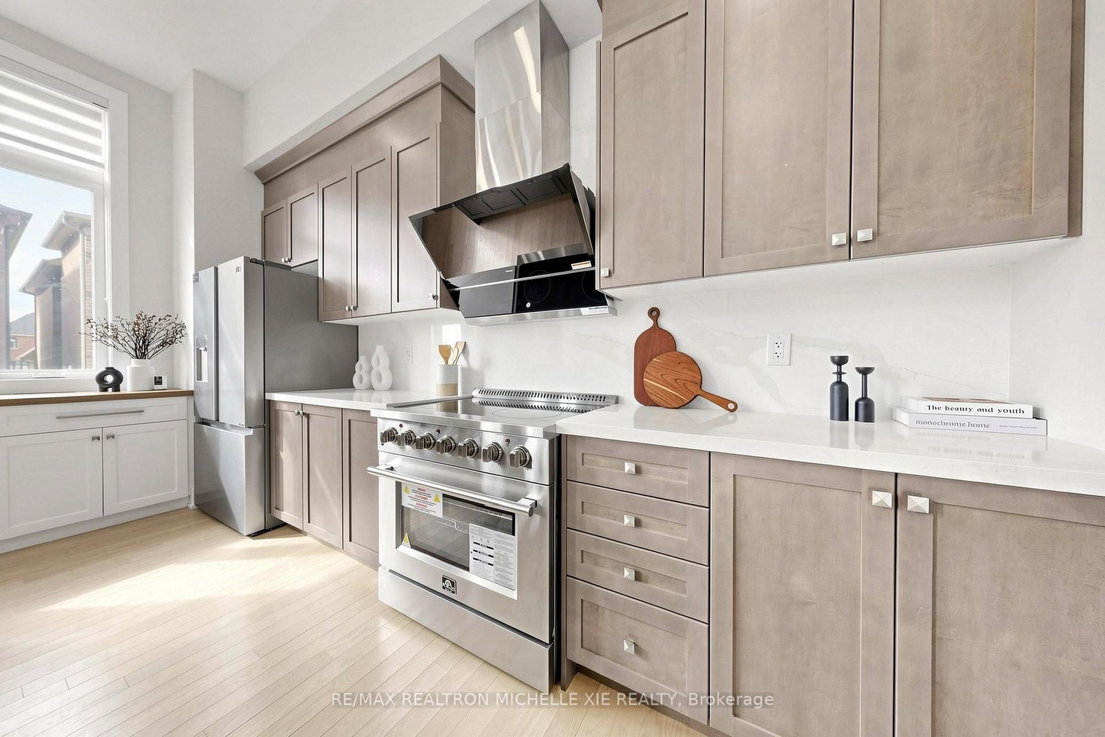 9 Nanhai Avenue • Markham, ON photo 8