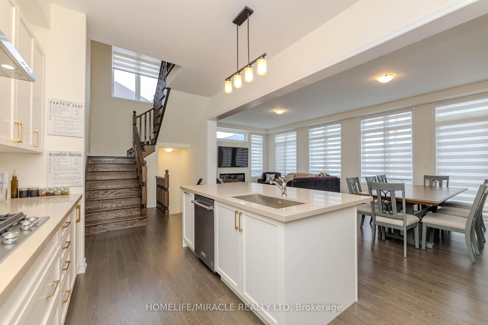 89 Halldorson Avenue • Aurora, ON photo 12