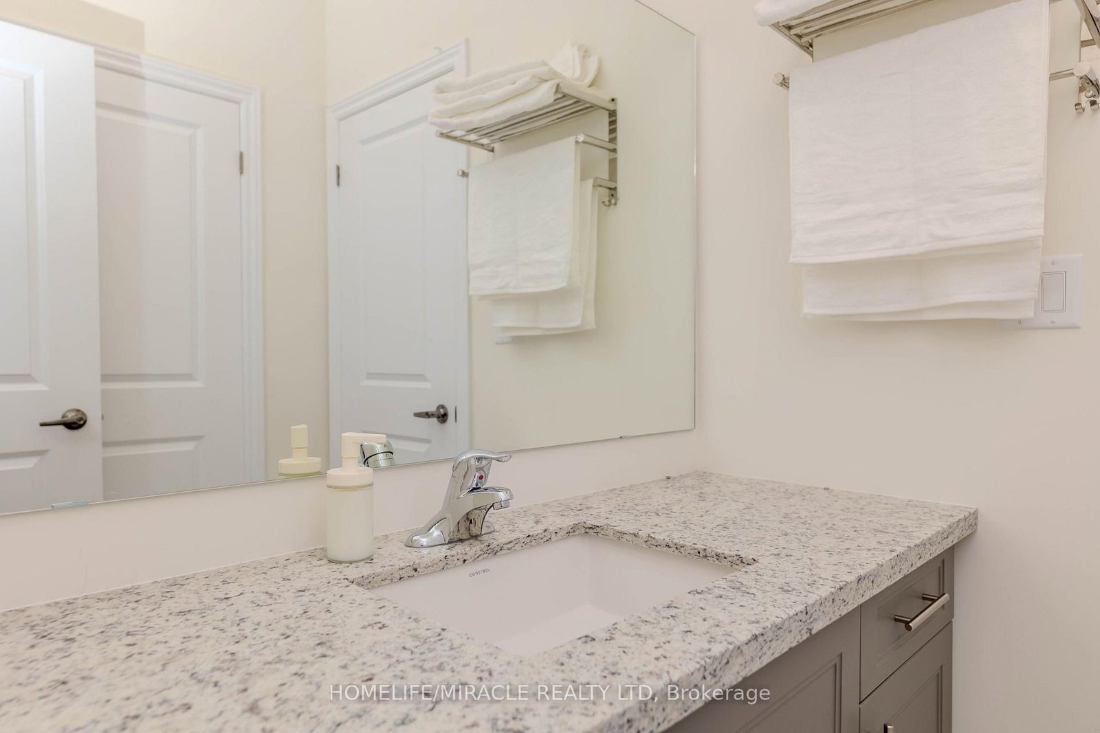 89 Halldorson Avenue • Aurora, ON photo 36