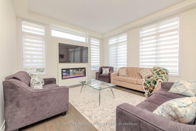 89 Halldorson Avenue • Aurora, ON photo 5