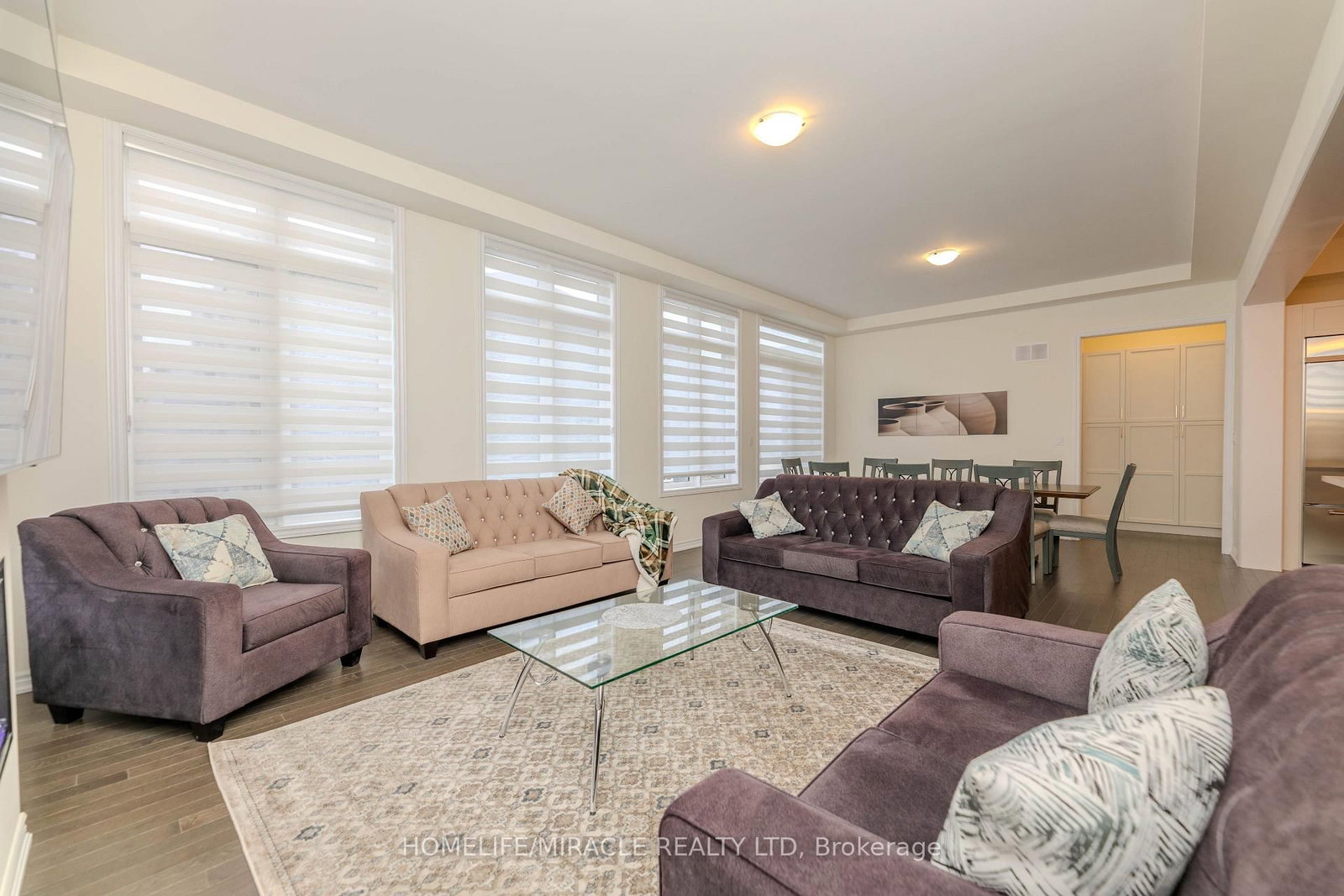 89 Halldorson Avenue • Aurora, ON photo 6