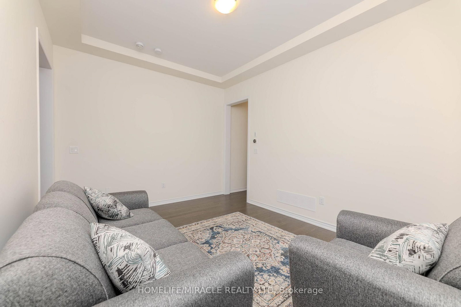 89 Halldorson Avenue • Aurora, ON photo 9