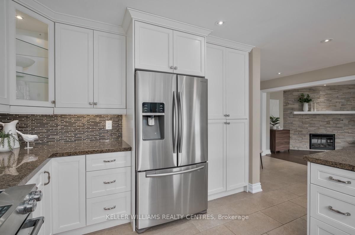 468 Dorchester Court • Newmarket, ON photo 8