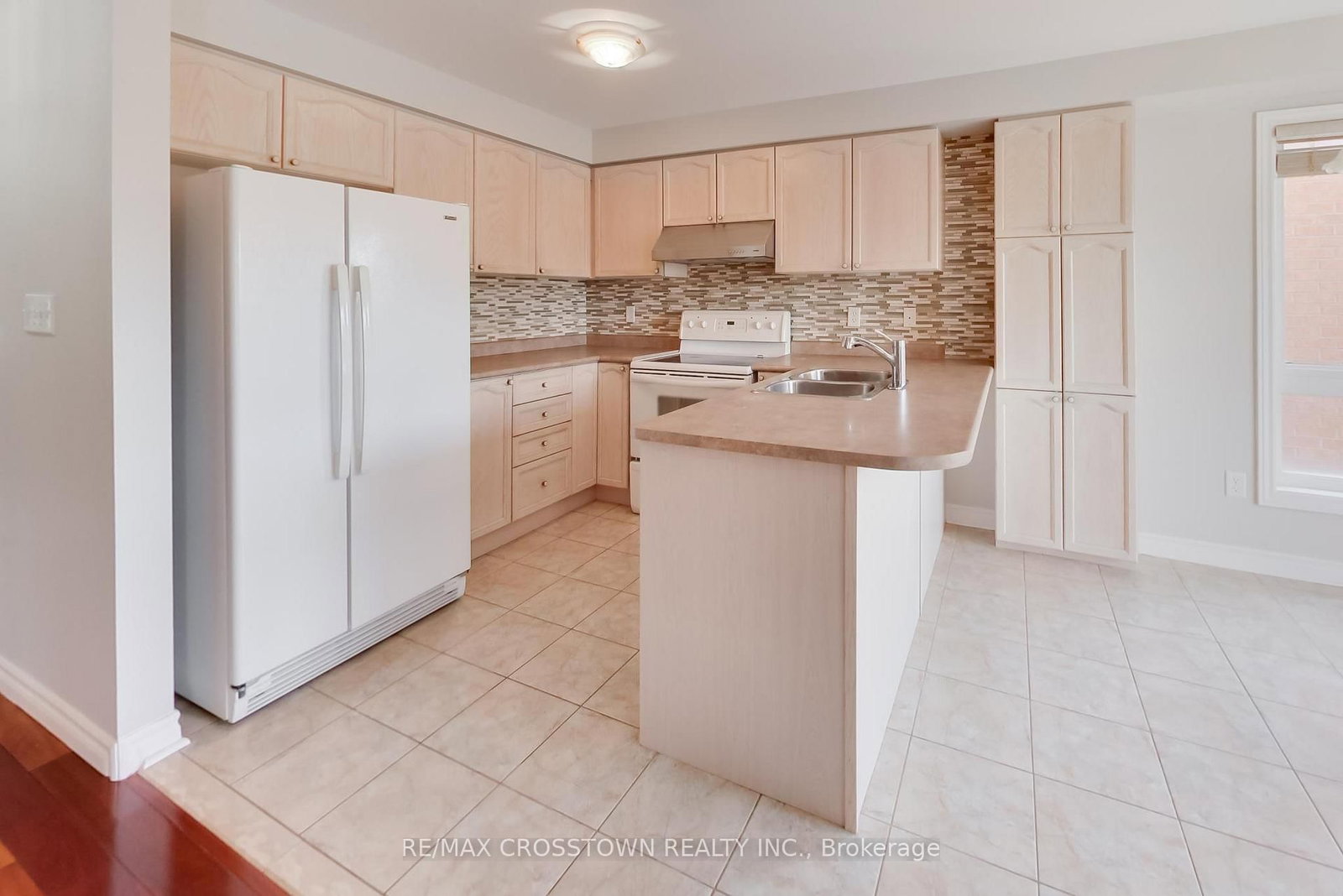 50 Petermann Street • Aurora, ON photo 11