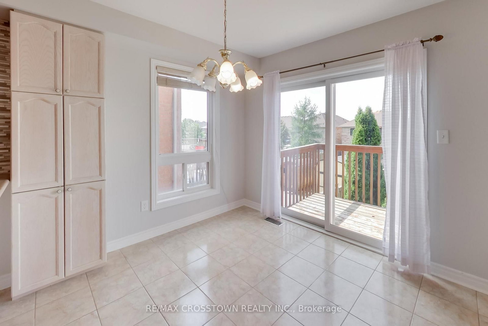 50 Petermann Street • Aurora, ON photo 13