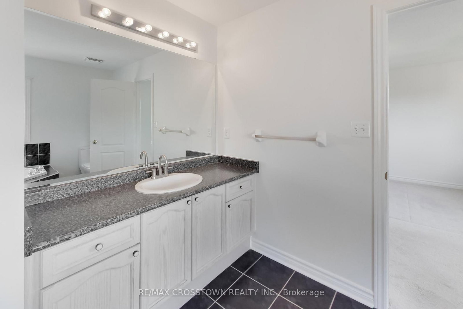50 Petermann Street • Aurora, ON photo 26