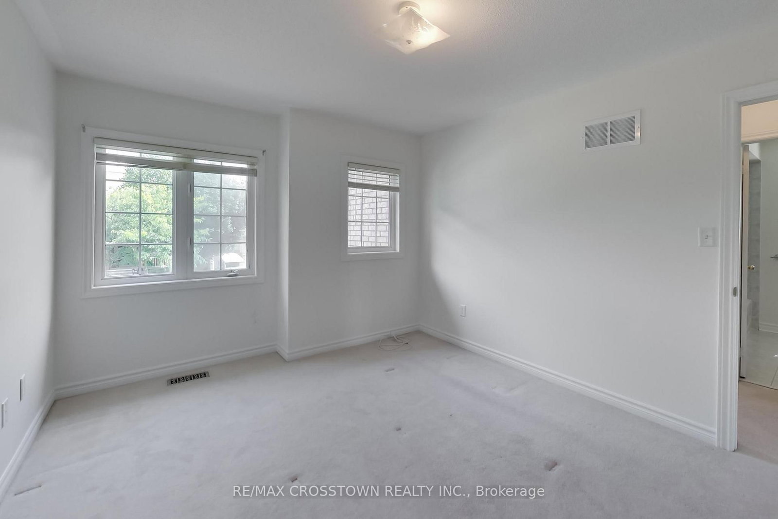 50 Petermann Street • Aurora, ON photo 27