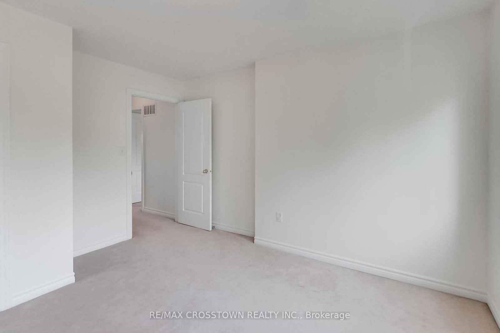 50 Petermann Street • Aurora, ON photo 31