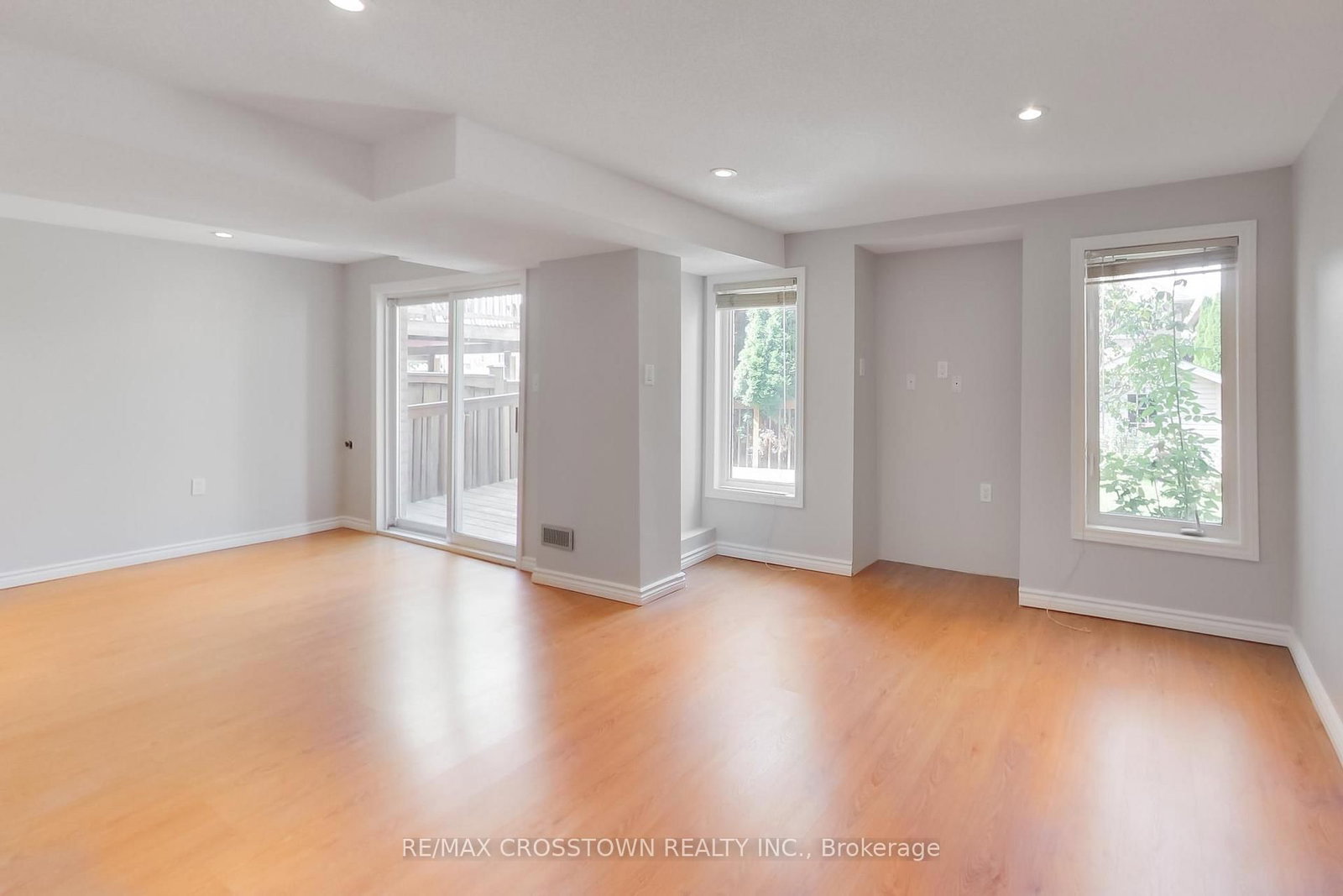 50 Petermann Street • Aurora, ON photo 34