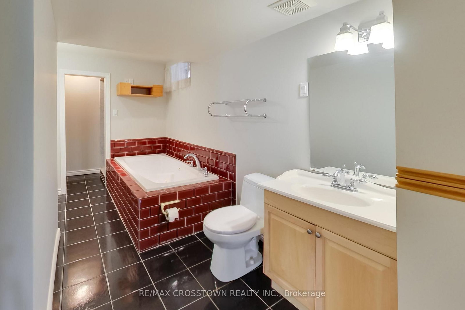50 Petermann Street • Aurora, ON photo 38