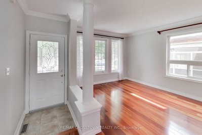 50 Petermann Street • Aurora, ON photo 4