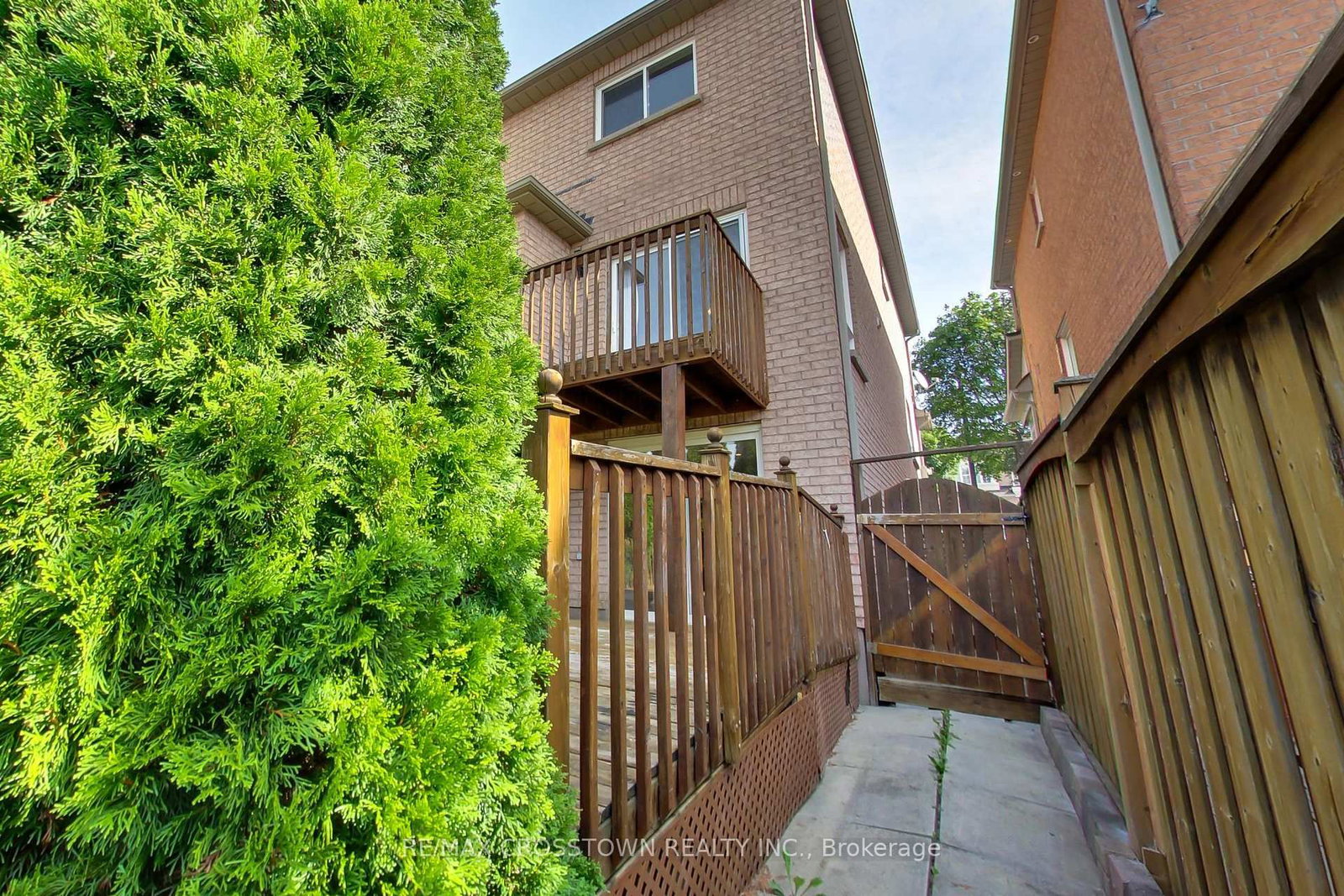 50 Petermann Street • Aurora, ON photo 43
