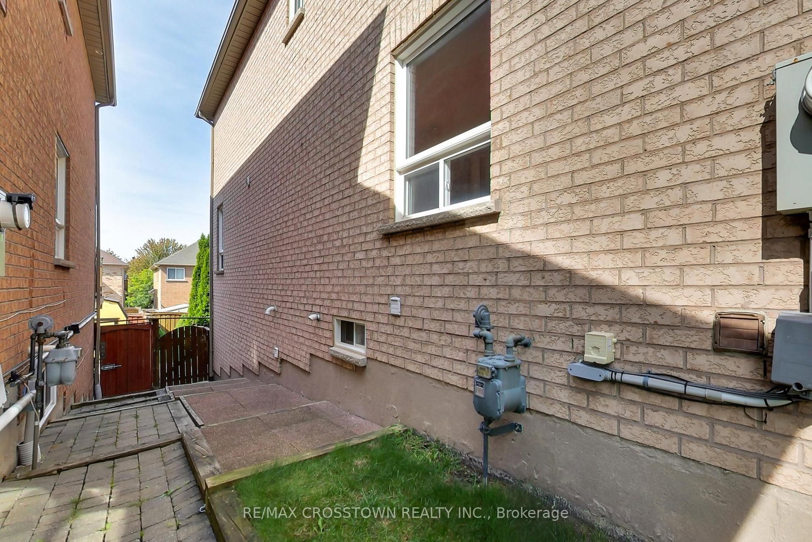 50 Petermann Street • Aurora, ON photo 49