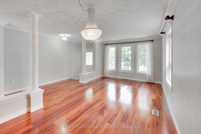 50 Petermann Street • Aurora, ON photo 5