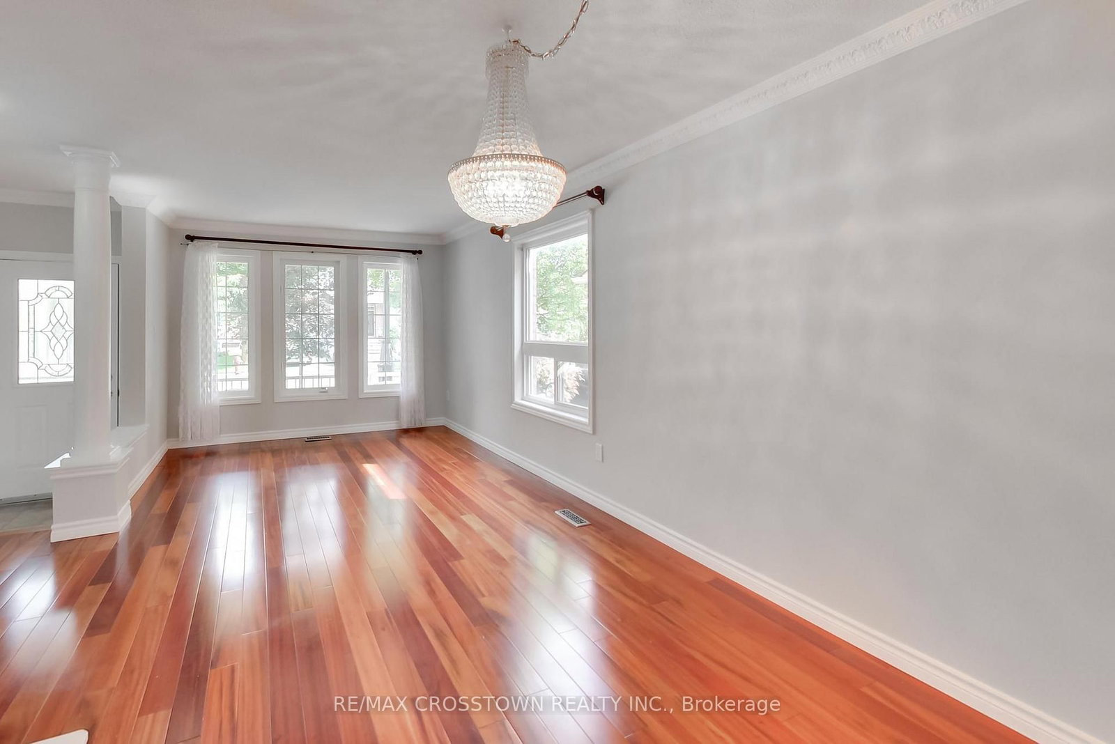 50 Petermann Street • Aurora, ON photo 7