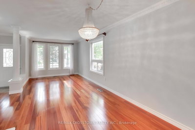 50 Petermann Street • Aurora, ON photo 7