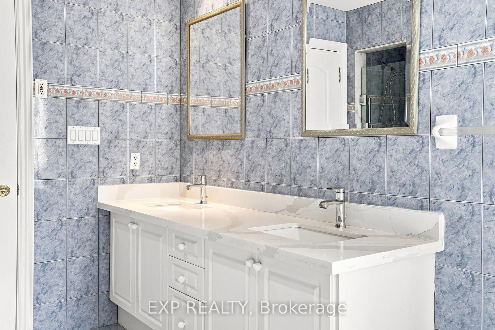 33 Valleyford Avenue • Richmond Hill, ON photo 19