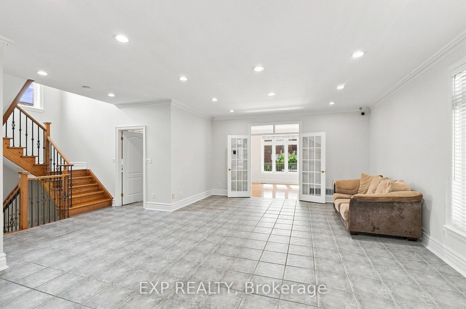 33 Valleyford Avenue • Richmond Hill, ON photo 8
