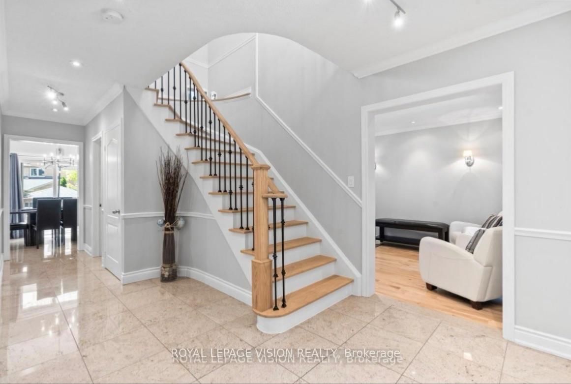 91 Princeton Gate • Vaughan, ON photo 2