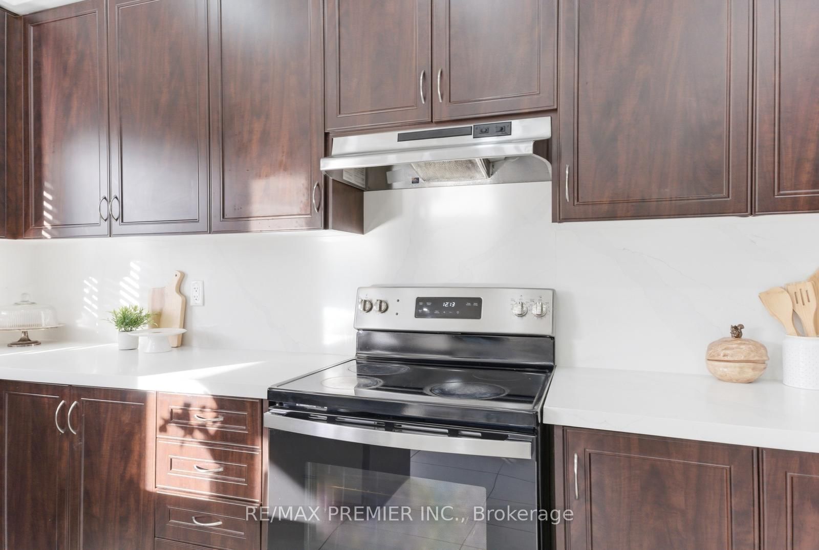 122 Mckenzie Way • Bradford West Gwillimbury, ON photo 17