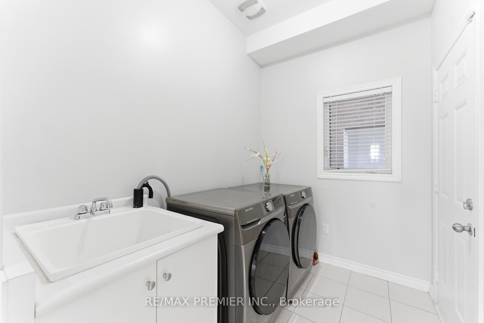 122 Mckenzie Way • Bradford West Gwillimbury, ON photo 23