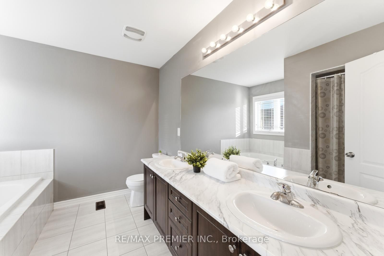 122 Mckenzie Way • Bradford West Gwillimbury, ON photo 28