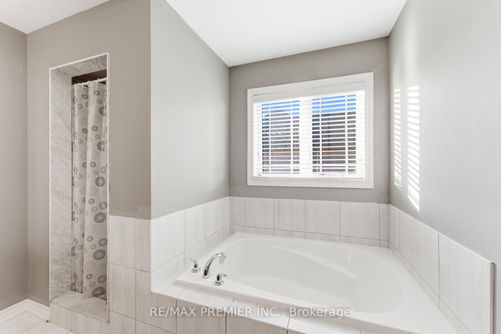 122 Mckenzie Way • Bradford West Gwillimbury, ON photo 29