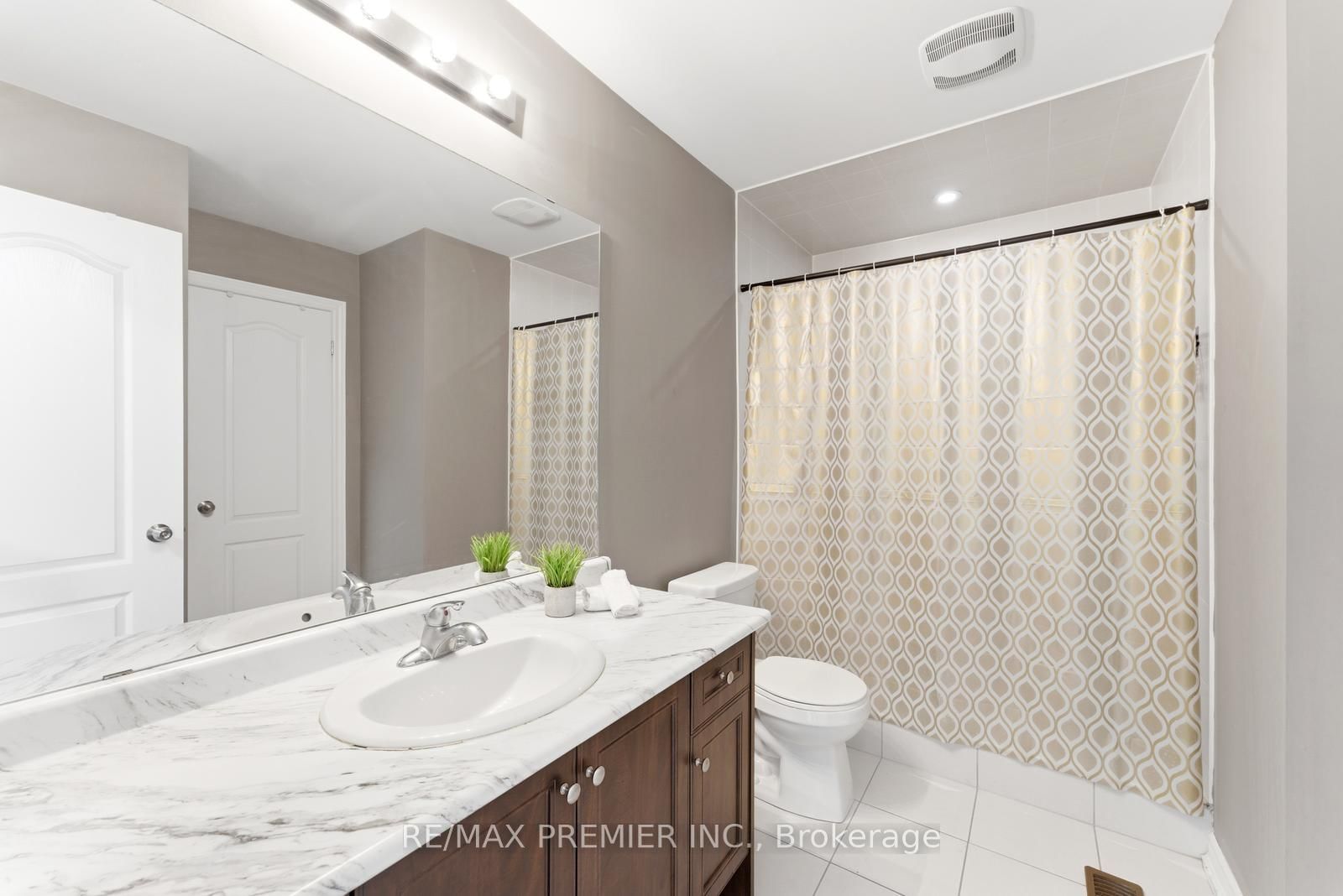 122 Mckenzie Way • Bradford West Gwillimbury, ON photo 32