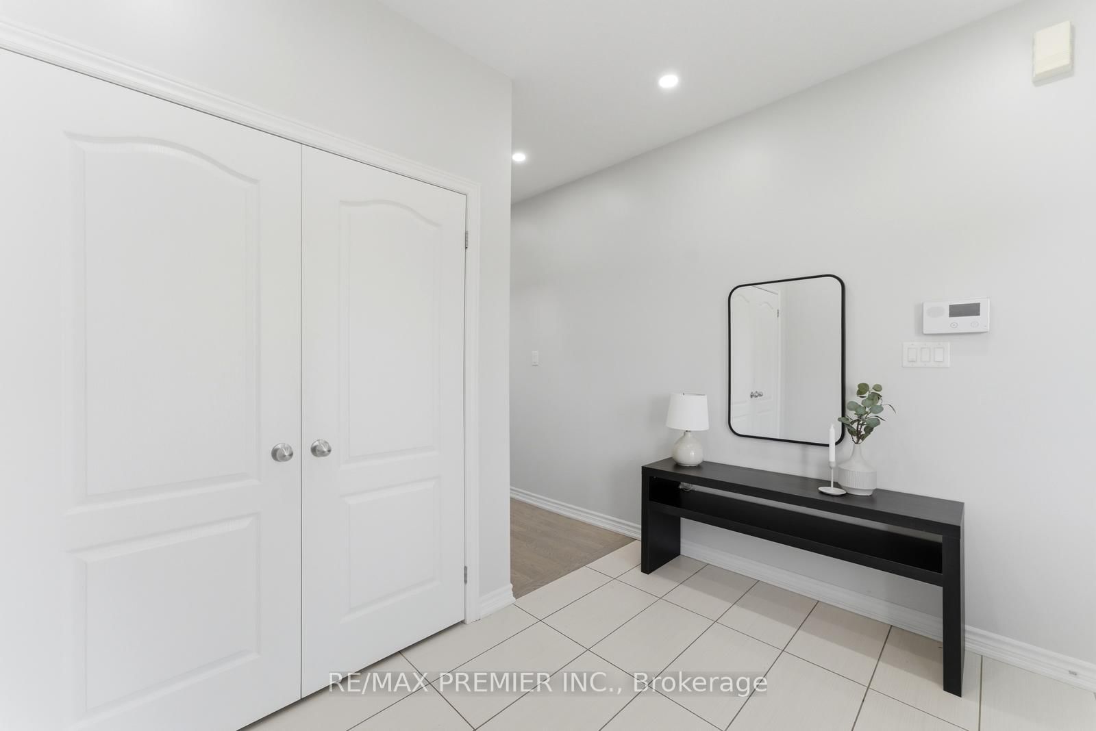 122 Mckenzie Way • Bradford West Gwillimbury, ON photo 5