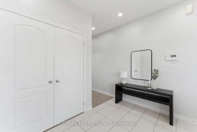 122 Mckenzie Way • Bradford West Gwillimbury, ON photo 5
