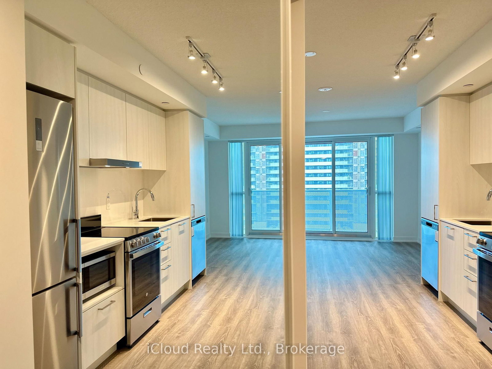 1016-195 Commerce St, Vaughan, view 10