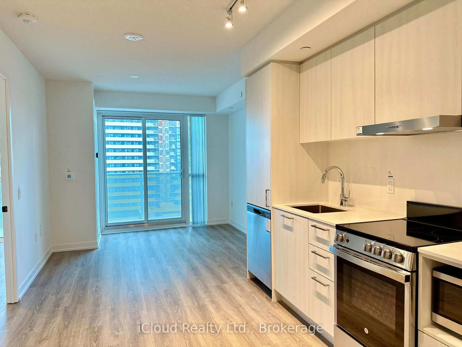 1016-195 Commerce St, Vaughan, view 11