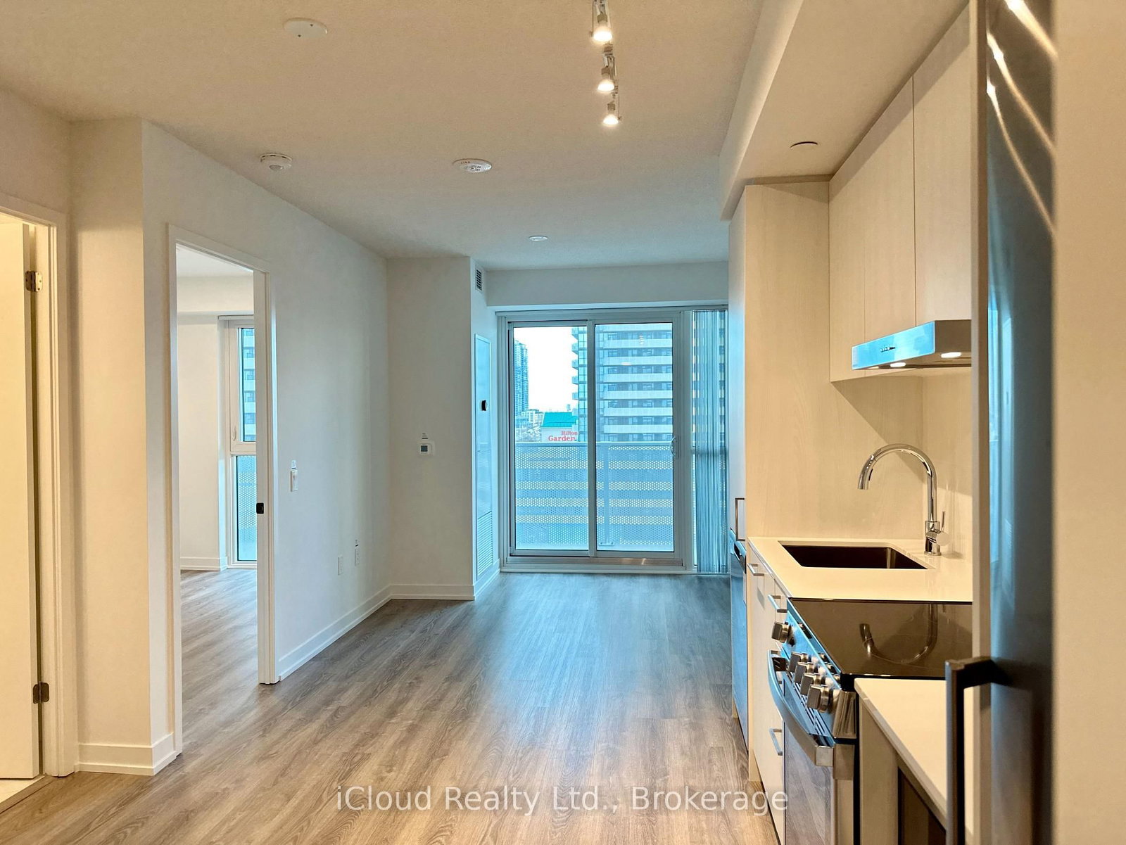 1016-195 Commerce St, Vaughan, view 12
