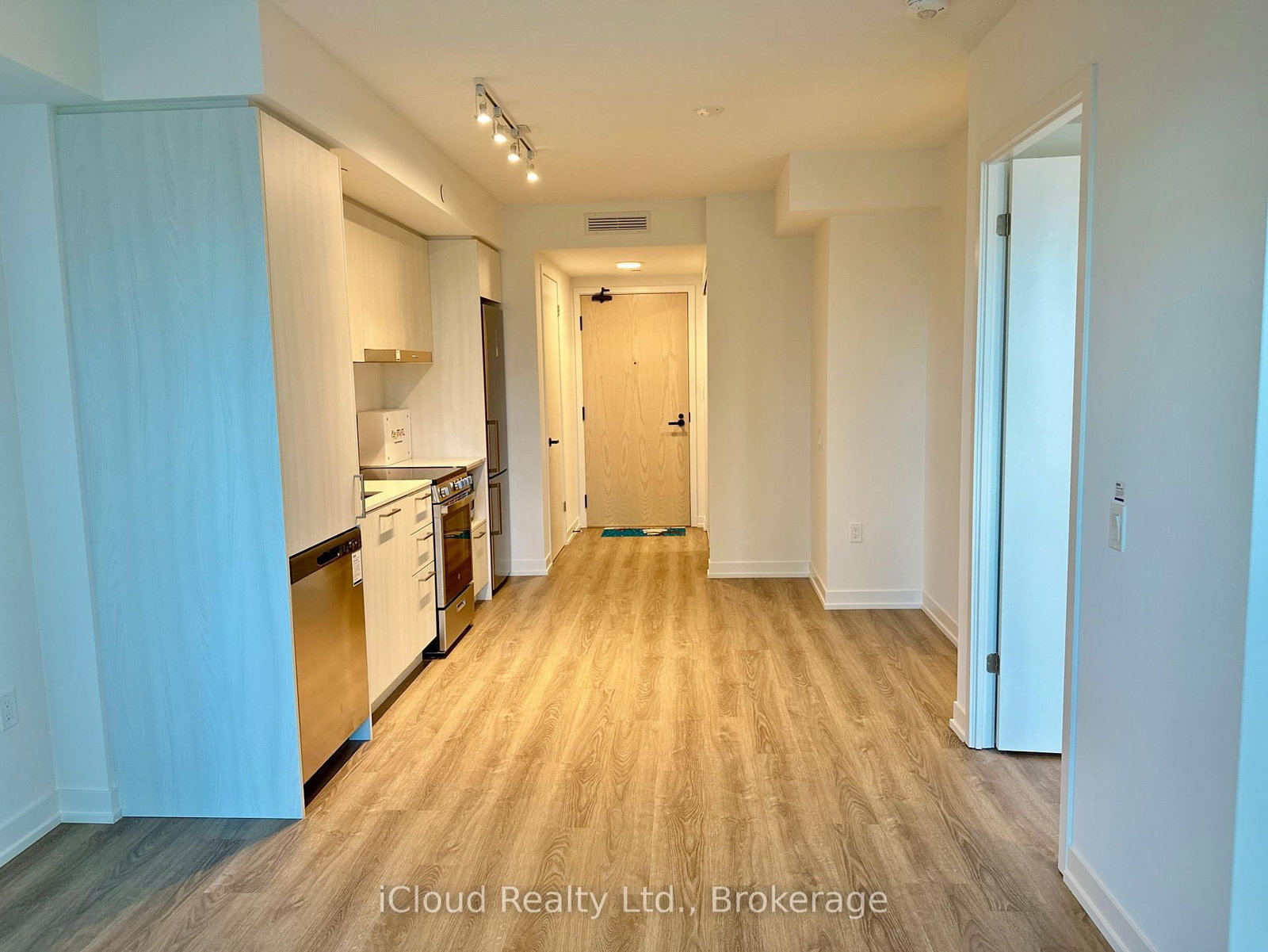 1016-195 Commerce St, Vaughan, view 13