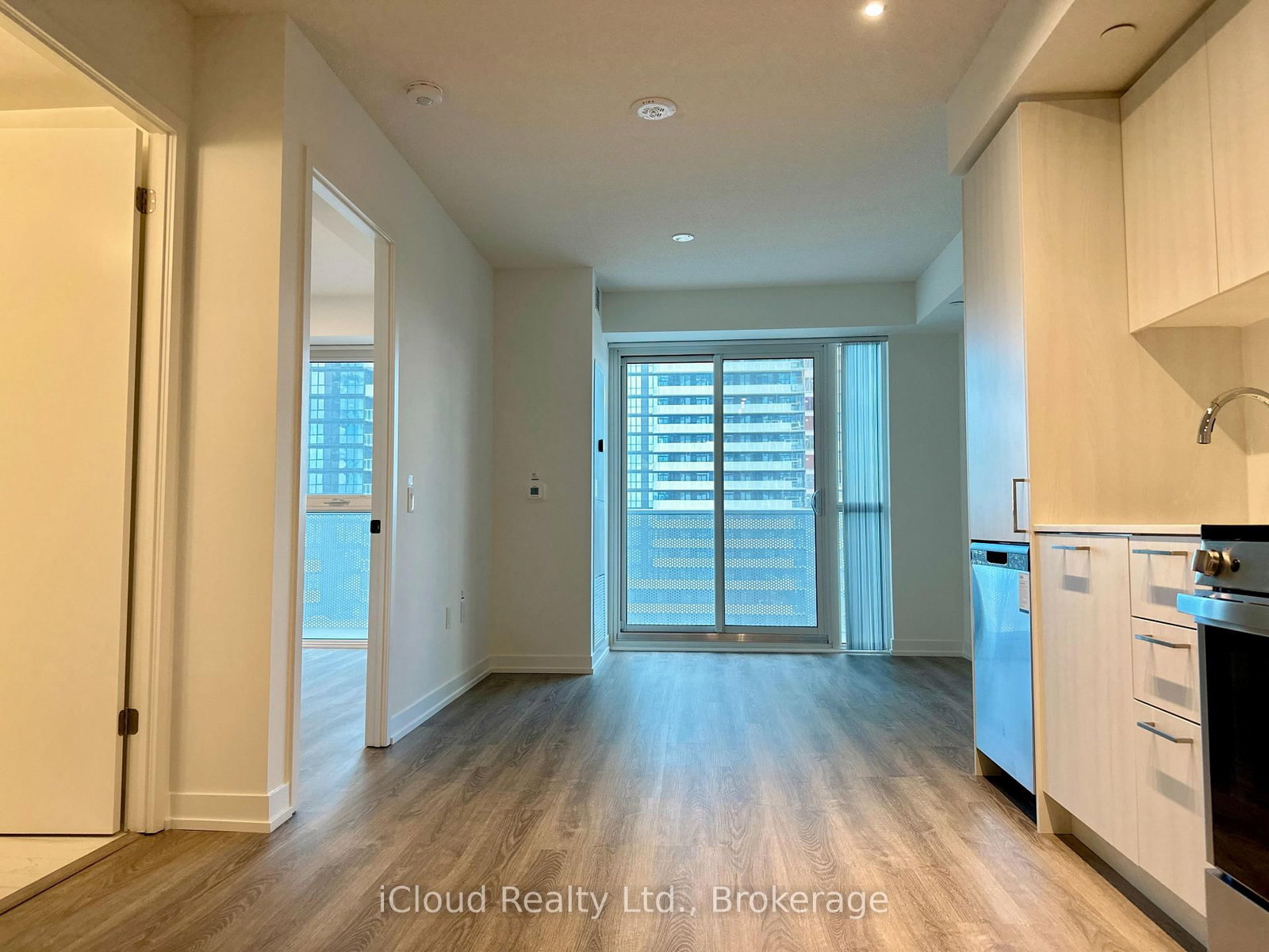 1016-195 Commerce St, Vaughan, view 14